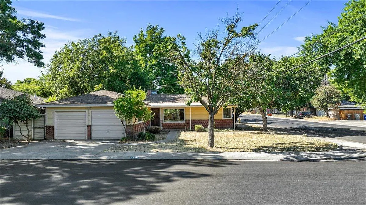 1426 Cherrywood Dr photo 1