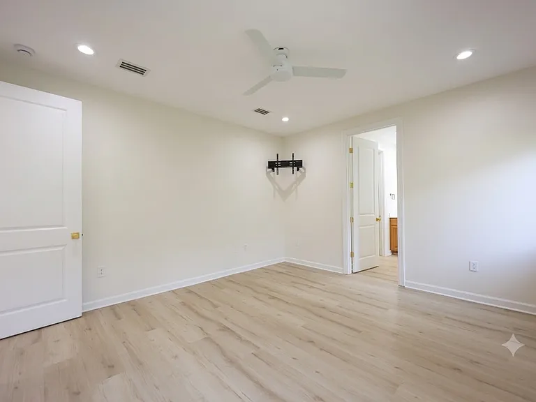 174 S Zander Way — Photo 16