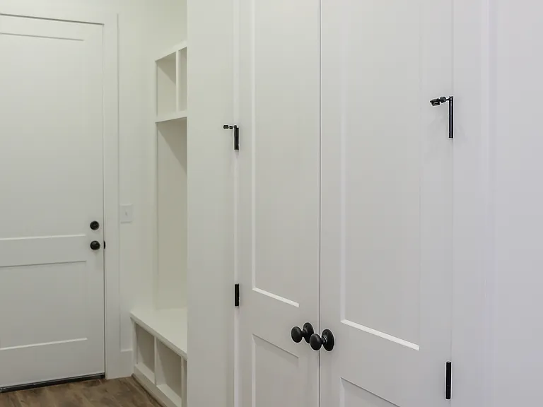 2818 Valley Rd — Photo 9