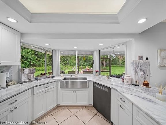 5th image of 5901 Sun Valley Dr