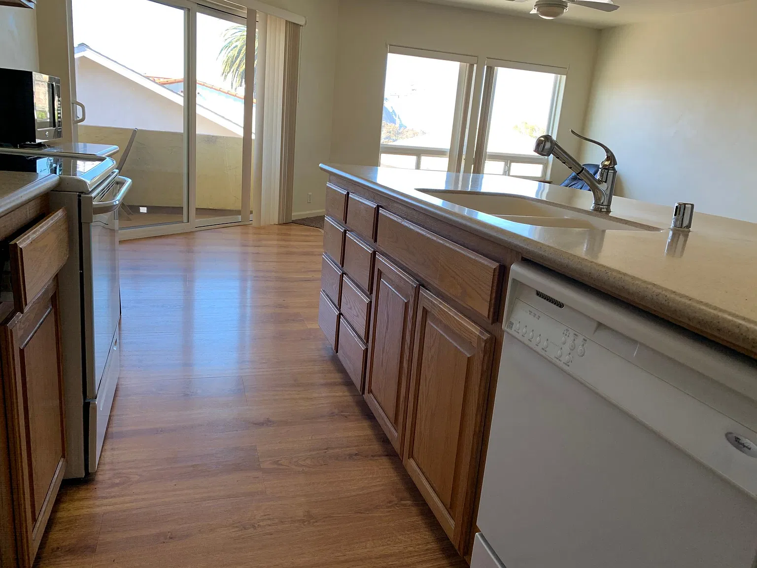 3 bed, 1600 sqft, $3,400 — Photo 2