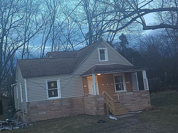 2nd image of 571 Almyra Ave