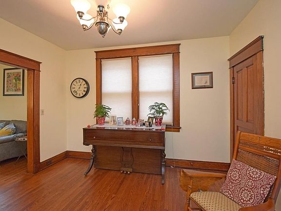 4th image of 4658 Howard Ave