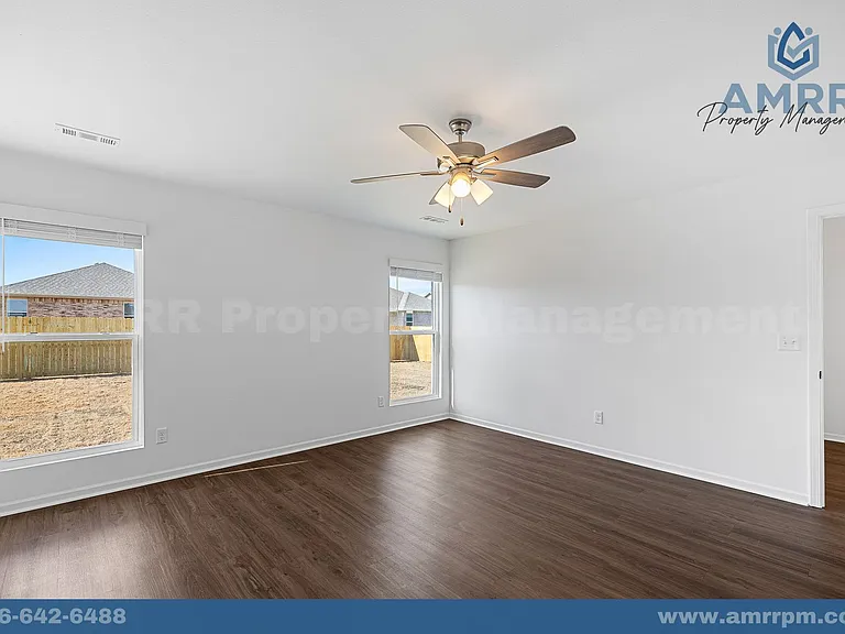 125 SW Vicki St — Photo 14