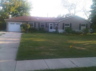 612 Bridle Ln, Wheaton, IL 60187