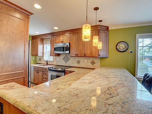 5th image of 80 Venetian Dr APT S104