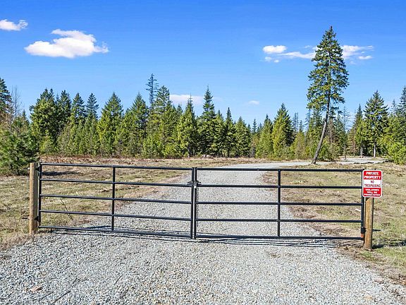 3rd image of 555 Happy Trails Ln