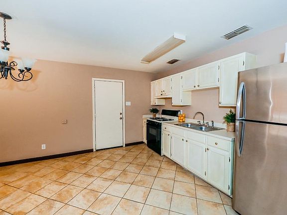 5th image of 11811 Fawn Dr