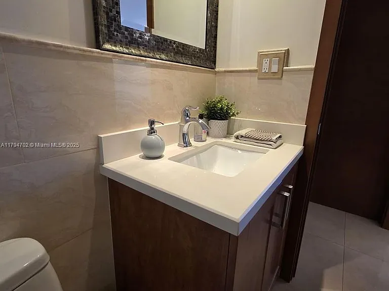9225 Collins Ave #1409 — Photo 28
