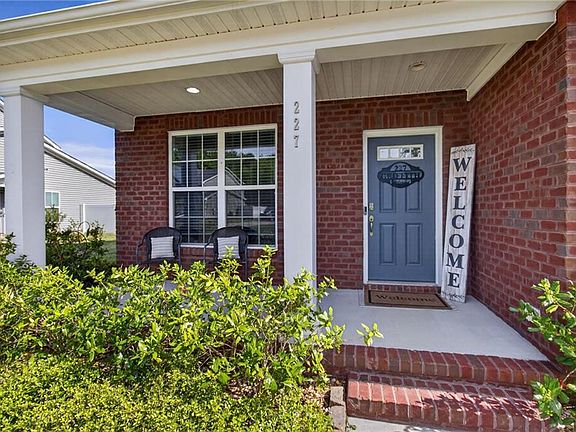 4th image of 227 Manor Dr