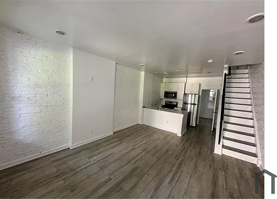 2531 N Dover St — Photo 1