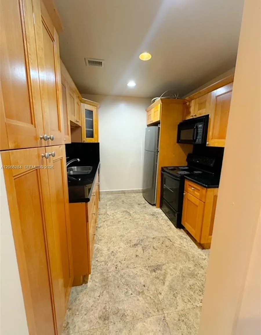 Pier 43 Condo — Photo 1