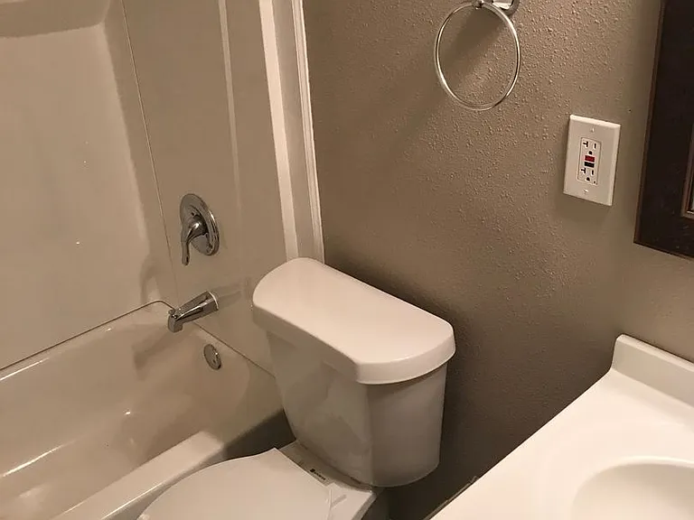 940 E Hattie St — Photo 5