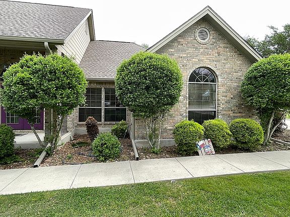 Closeup of rest of front 