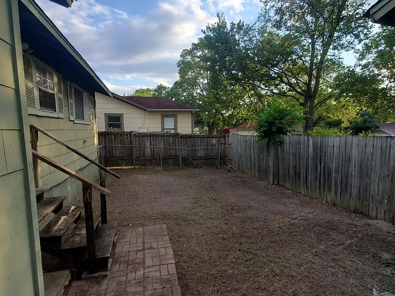 5016 Avenue F — Photo 8