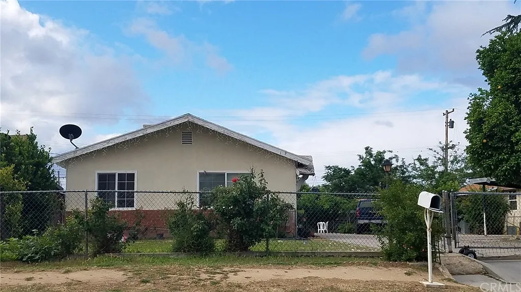 1229 Water St photo 1