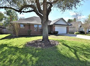 504 Valley Dr, Dickinson, TX 77539