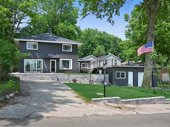22216 Fern Dr, Cassopolis, MI 49031