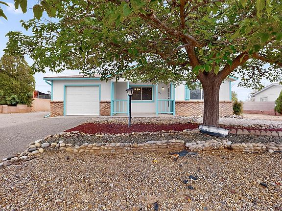 3rd image of 938 Sunflower Dr SW