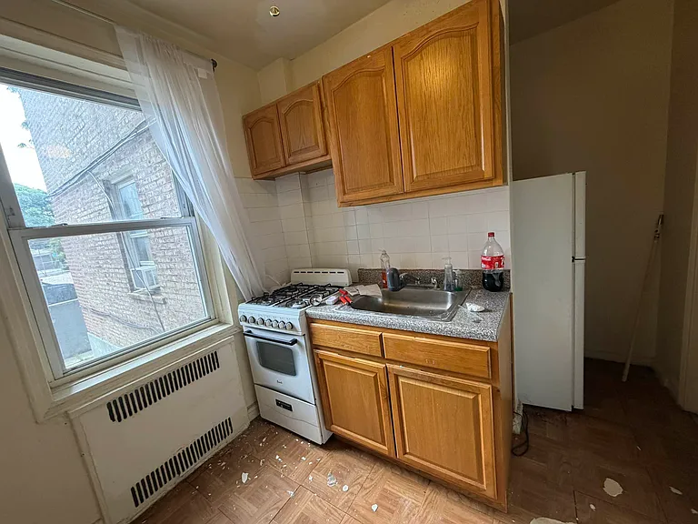 450 Ocean Pkwy #1 — Photo 2