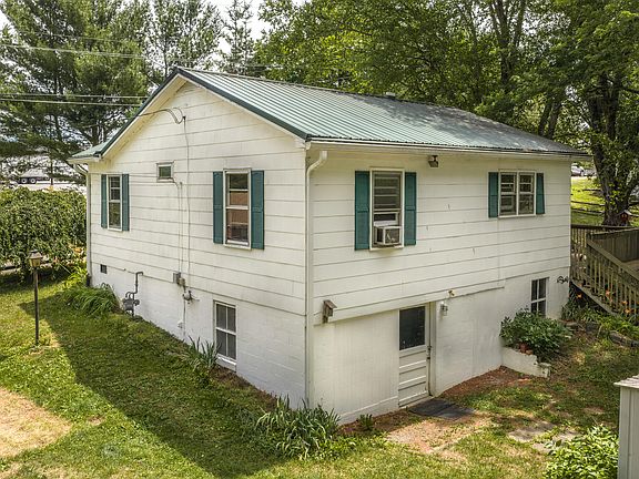 4th image of 22 Conifer Ln