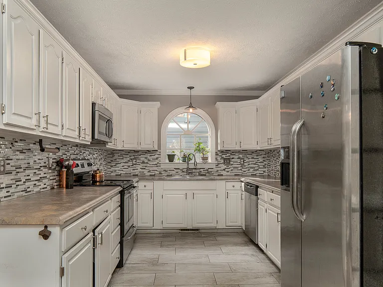 864 Hilton Dr — Photo 19