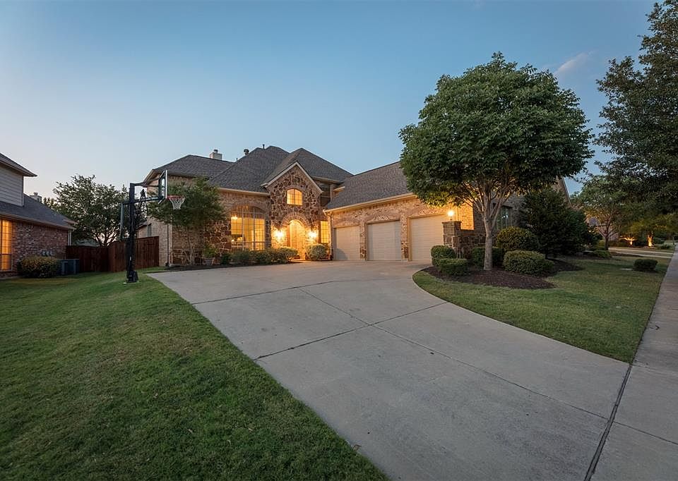 1st image of 921 Fannin Dr