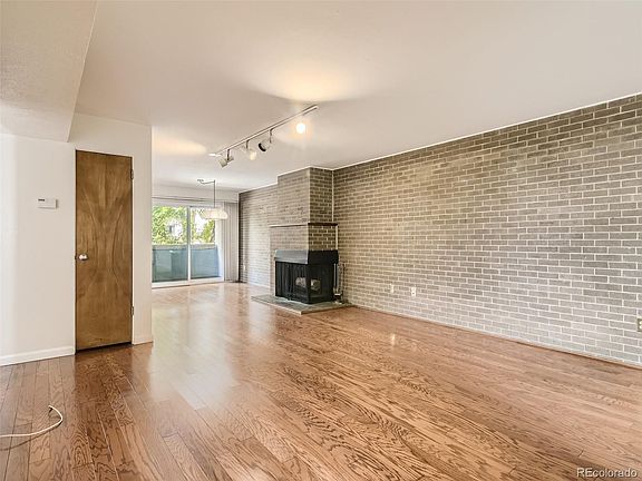 3rd image of 1070 N Race St