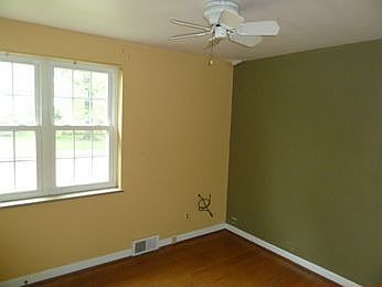 5th image of 3022 Queen City Ave