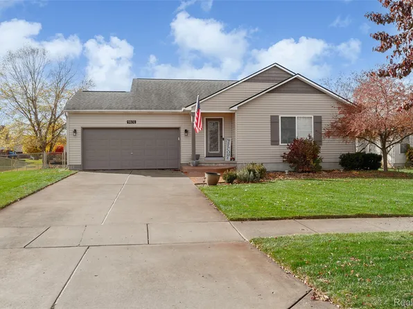 9031 Posey Dr, Whitmore Lake, MI 48189