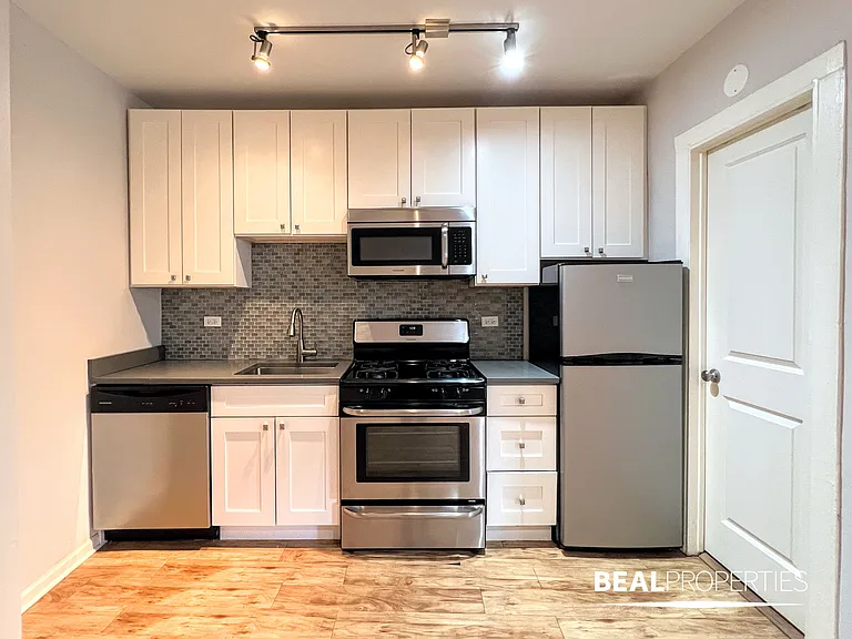 2834 W Palmer St — Photo 9