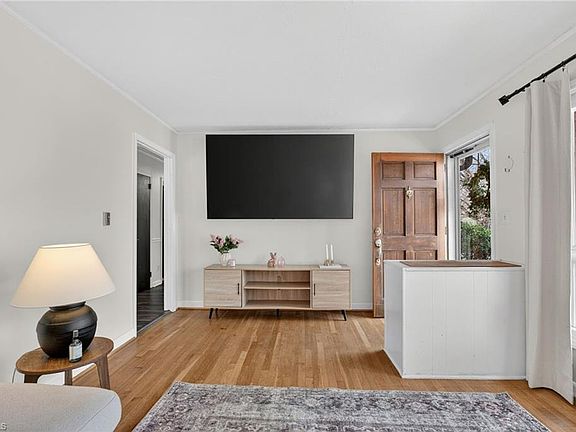 4th image of 408 Forestwood Dr