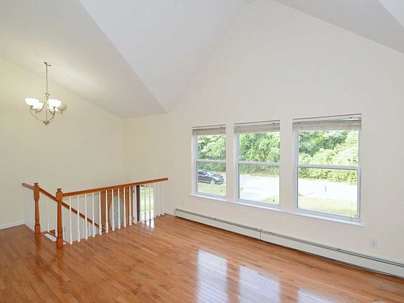 5th image of 1 Black Pine St