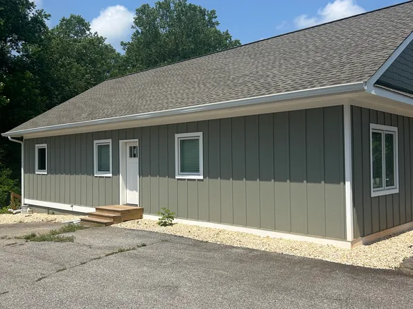 337 Madison St, Clarkesville, GA 30523