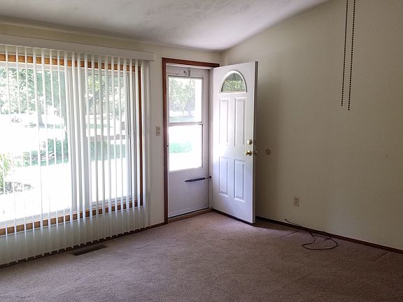 5th image of 1989 Summers Ave