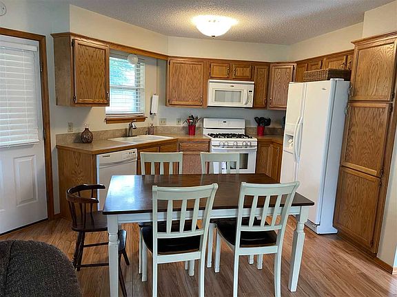 5th image of 205 Newport Ct
