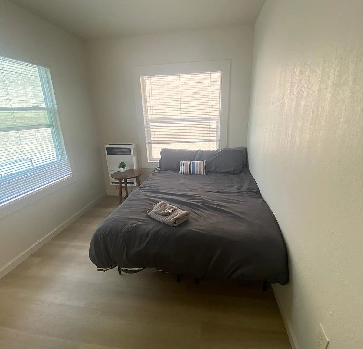 2 bed, 950 sqft, $3,490 — Photo 3