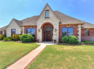 102 Mary Jane Ln, Weatherford, OK 73096