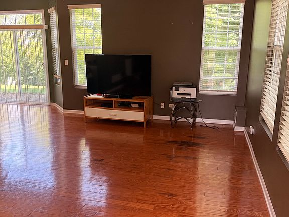 3rd image of 2620 Williamsburg Dr