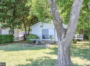 2 1st St, Colonial Beach, VA 22443