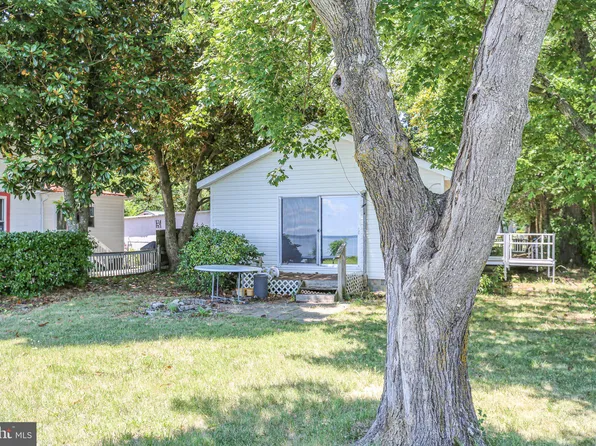 2 1st St, Colonial Beach, VA 22443