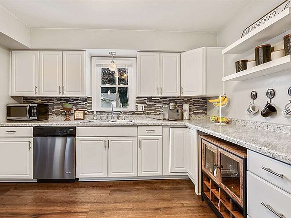 3rd image of 112 Lennox St