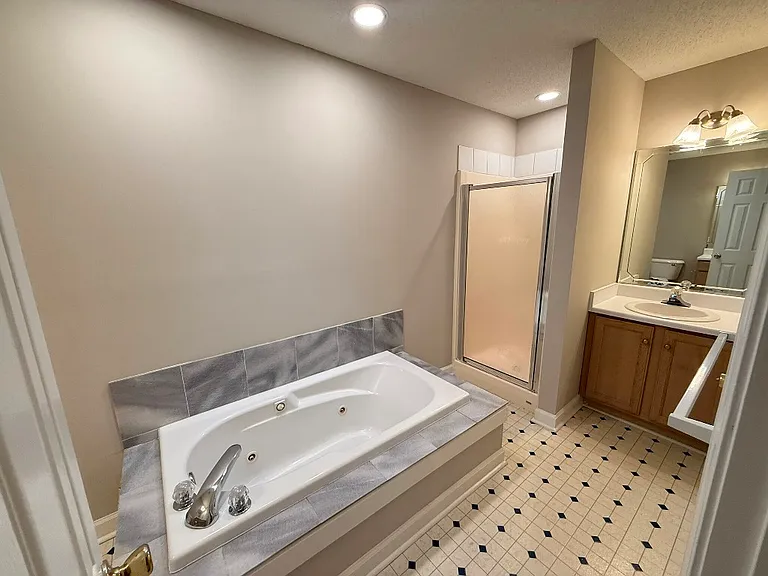 3449 Westgate Dr — Photo 32