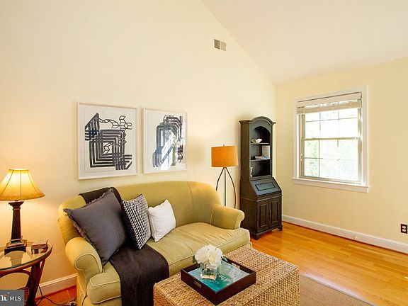 3rd image of 2607 Arlington Blvd #54
