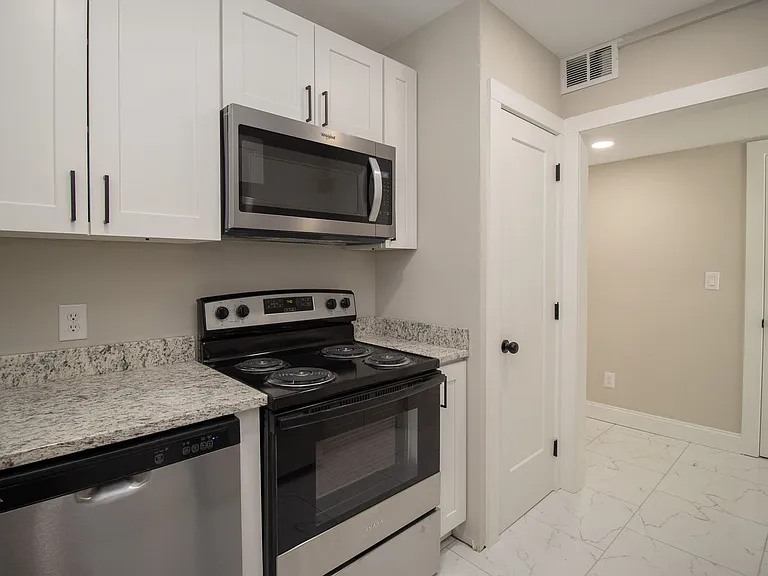 1840 Hampton Street — Photo 9