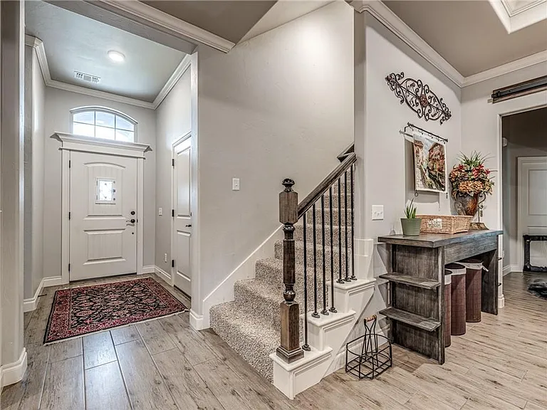 5009 Crater Lake Dr — Photo 3