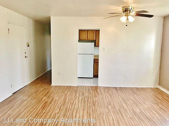 3rd image of 824 Perry Hwy #10745073