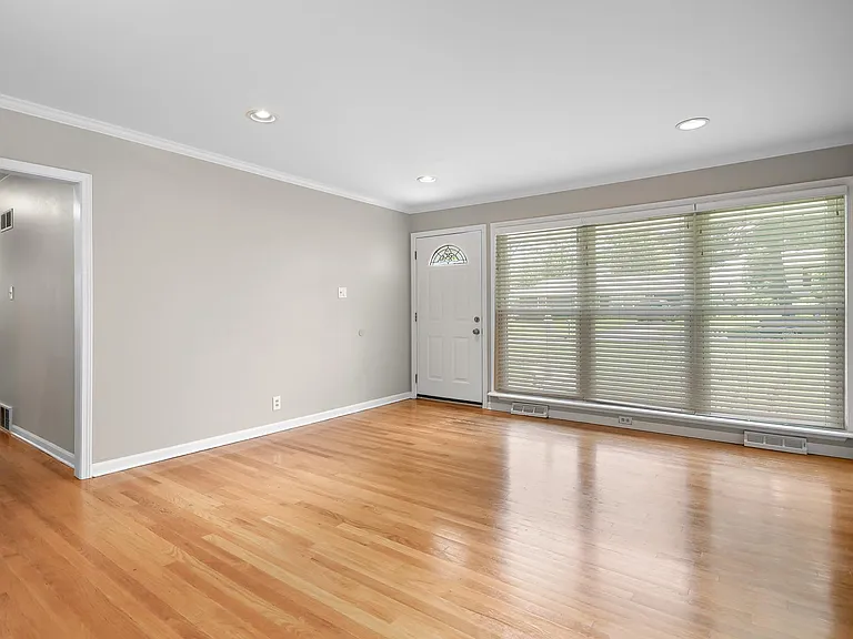 721 Montego Dr — Photo 4