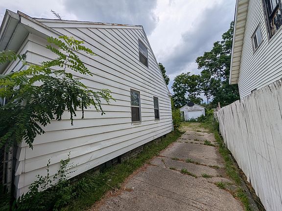 4th image of 2506 Page Ave