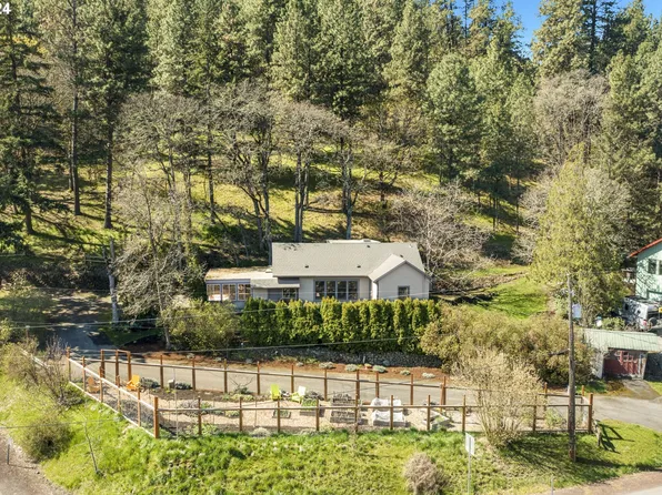 507 Mosier Creek Rd, Mosier, OR 97040